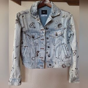 BDG Urban Outfitters Womens Light Denim Graffiti Button Front Jacket. Size XS